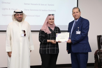 كلية الآداب والعلوم في عمان العربية تبرز مواهب طلبتها في عرض مسرحي مشوق بعنوان 