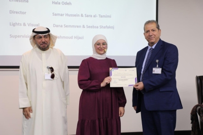 كلية الآداب والعلوم في عمان العربية تبرز مواهب طلبتها في عرض مسرحي مشوق بعنوان 