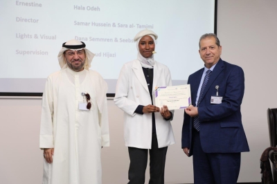 كلية الآداب والعلوم في عمان العربية تبرز مواهب طلبتها في عرض مسرحي مشوق بعنوان 