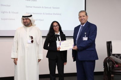 كلية الآداب والعلوم في عمان العربية تبرز مواهب طلبتها في عرض مسرحي مشوق بعنوان 