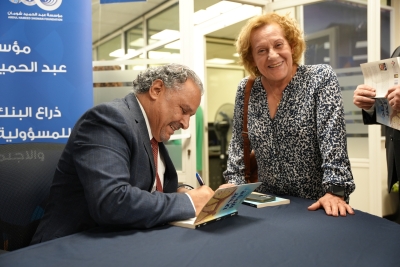 الأديب العدوان يشهر مجموعته القصصية (النباح الأخير) في شومان