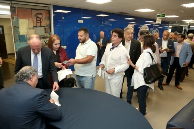 الأديب العدوان يشهر مجموعته القصصية (النباح الأخير) في شومان