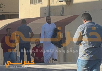 (خبرني) ينشر صورًا للنائب الرياطي خلال إخراج كيس أسود من مقر الحزب