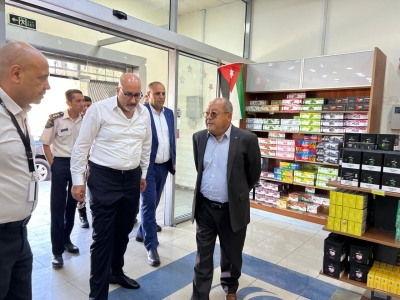 المجالي يتفقد الأسواق الحرة في المدورة