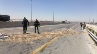 إغلاق مسرب على طريق 100 باتجاه عمّان بسبب حادث تدهور وانسكاب ديزل