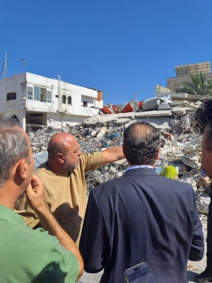 نقيب المهندسين يتفقد موقع انهيار عمارة في إربد