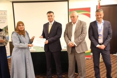 الحنيفات يرعى حفل تخريج المشاركين في مشروع (بذور)