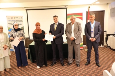 الحنيفات يرعى حفل تخريج المشاركين في مشروع (بذور)