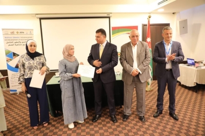 الحنيفات يرعى حفل تخريج المشاركين في مشروع (بذور)