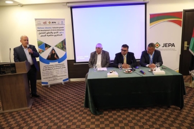 الحنيفات يرعى حفل تخريج المشاركين في مشروع (بذور)