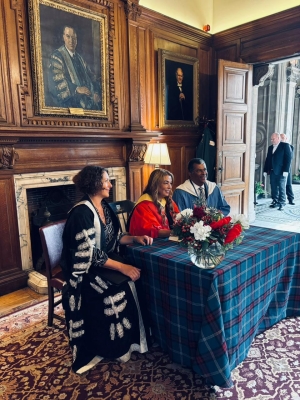 تفاعل كبير مع حديث العين عبلة عماوي عن الملك وغزة بعد تكريمها في جامعة أدنبره