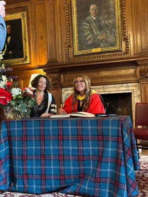 تفاعل كبير مع حديث العين عبلة عماوي عن الملك وغزة بعد تكريمها في جامعة أدنبره