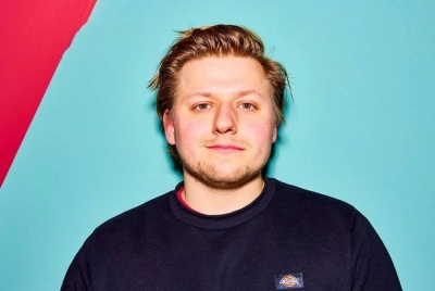 إحالة كوميدي ألماني للمحاكمة بسبب تعليقاته ضد ترمب على «إكس»