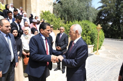 وفد برئاسة رئيس جامعة عمّان العربية يزور الديوان الملكي الهاشمي تأكيداً على الولاء والانتماء الوطني