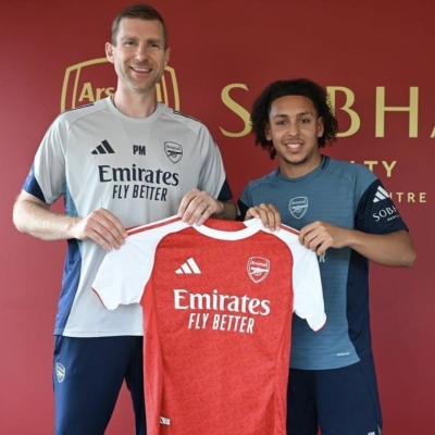 لاعب مصري يوقع أول عقد احترافي مع آرسنال