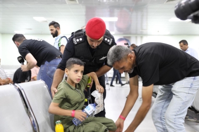 الدفعة الأكبر .. اجلاء 35 طفلا من غزة للعلاج في الأردن - صور