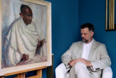 لوحة نادرة لغاندي تُباع بمبلغ خيالي في لندن