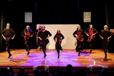 بالصور .. عمان الأهلية تحصد ثلاث جوائز بمهرجان المسرح الدولي بالإسكندرية عن عملها المسرحي 