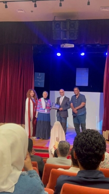 بالصور .. عمان الأهلية تحصد ثلاث جوائز بمهرجان المسرح الدولي بالإسكندرية عن عملها المسرحي 