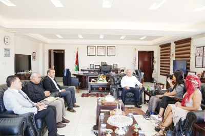 بريزات يستقبل (مؤثرين) هنود لترويج البترا - صور