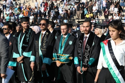 جامعة الزيتونة الأردنية تحتفل بتخريج طلبة الفصل الدراسي الثاني