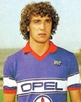 العثور على مدافع فيورنتينا السابق ميتا في منزله