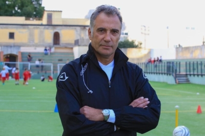 العثور على مدافع فيورنتينا السابق ميتا في منزله