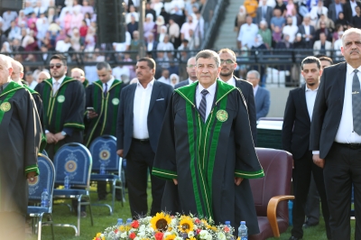 جامعة الزيتونة الأردنية تحتفل بتخريج الفوج الـ 29 من طلبة كليات الأعمال، الآداب، الحقوق، الهندسة والتكنولوجيا، والعمارة