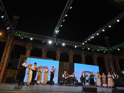 مسرح الساحة الرئيسية في جرش يتزين بالأصالة والتراث واختلاف الثقافات