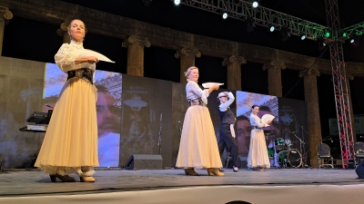 مسرح الساحة الرئيسية في جرش يتزين بالأصالة والتراث واختلاف الثقافات