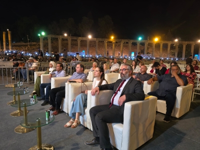 مسرح الساحة الرئيسية في جرش يتزين بالأصالة والتراث واختلاف الثقافات