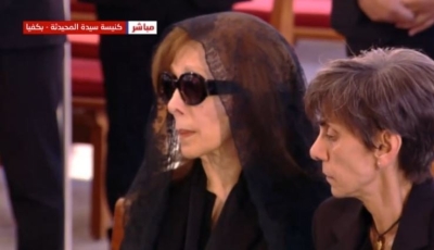 فيروز تشيع ابنها زياد الرحباني وسط حشود محبيه (صور - فيديوهات)