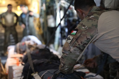 الجيش الاردني ينفذ إنزالين للمساعدات على غزة بمشاركة الإمارات