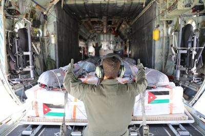 الجيش الاردني ينفذ إنزالين للمساعدات على غزة بمشاركة الإمارات