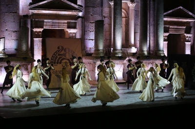 فرقة نادي الجيل تقدم فلكلور وتراث الشركس على المسرح الجنوبي