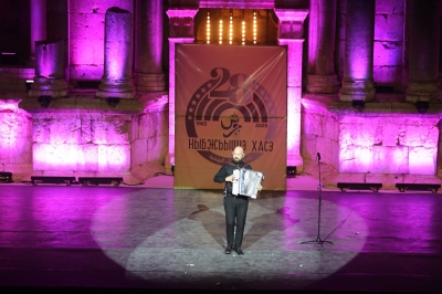 فرقة نادي الجيل تقدم فلكلور وتراث الشركس على المسرح الجنوبي