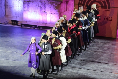 فرقة نادي الجيل تقدم فلكلور وتراث الشركس على المسرح الجنوبي