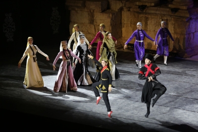 فرقة نادي الجيل تقدم فلكلور وتراث الشركس على المسرح الجنوبي