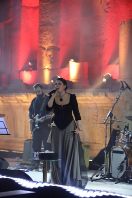 نويل خرمان والفنان الأخرس يطرزان المسرح الشمالي بالجمال في مهرجان جرش