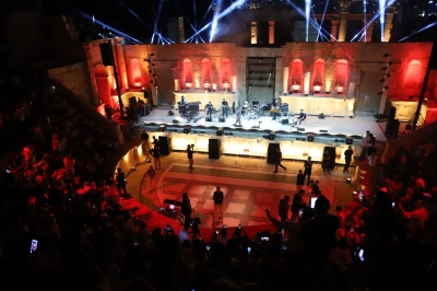 نويل خرمان والفنان الأخرس يطرزان المسرح الشمالي بالجمال في مهرجان جرش