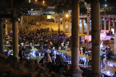 الساحة الرئيسية تنسج حكاية جديدة من الفرح بعروض فنية مميزة في أمسية جرشية 