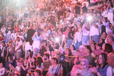 محمد حماقي وليلة غناء مصرية مميزة على المسرح الجنوبي في جرش