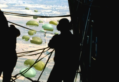 جسور جوية أردنية مستمرة لإغاثة غزة بمشاركة دولية واسعة - صور