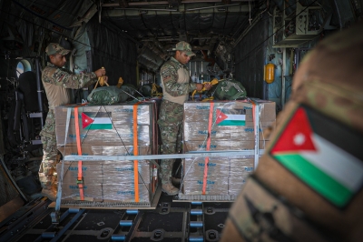 جسور جوية أردنية مستمرة لإغاثة غزة بمشاركة دولية واسعة - صور