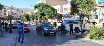 حافلة تقتلع عمود كهرباء في عجلون وإصابات بين الركاب  - صور