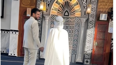 بعد جلسة تصوير عروسين داخل المسجد.. الأوقاف المصرية تحيل إماما للتحقيق - صور