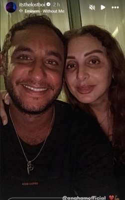 أول ظهور لأنغام رفقة عائلتها بعد تعافيها وعودتها إلى مصر - صور