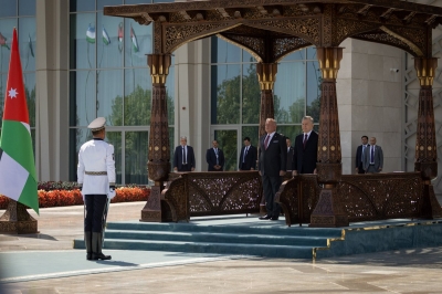 الملك يصل سمرقند لحضور أعمال المؤتمر