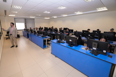 جامعة العلوم التطبيقية ترفع طاقتها إلى 18 ألف طالب وتقدم منح تشجيعية للمتميزين