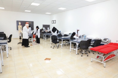 جامعة العلوم التطبيقية ترفع طاقتها إلى 18 ألف طالب وتقدم منح تشجيعية للمتميزين